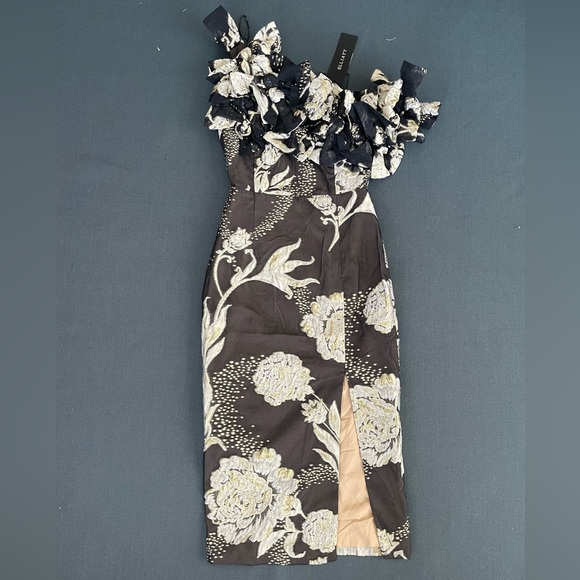 Elliatt Black and Cream Floral Midi Dress - Picture 1 of 10
